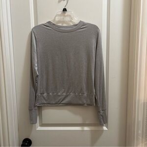 Vuori Long Sleeve Tee in Light Gray